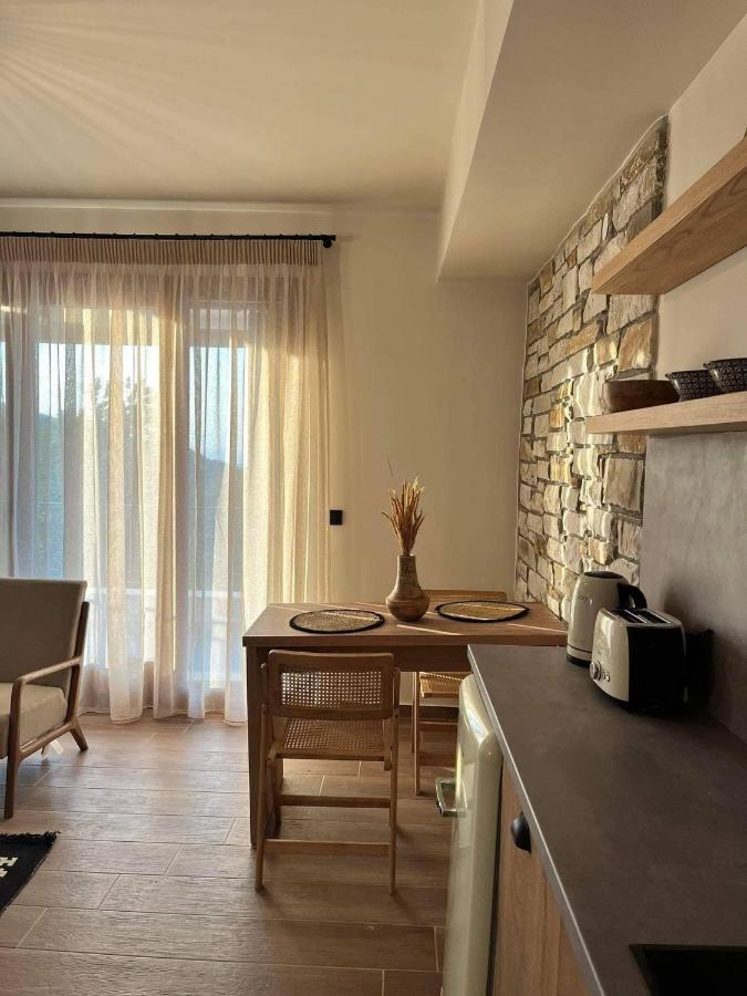Peri Elxis Luxury Suites Mourésion Buitenkant foto