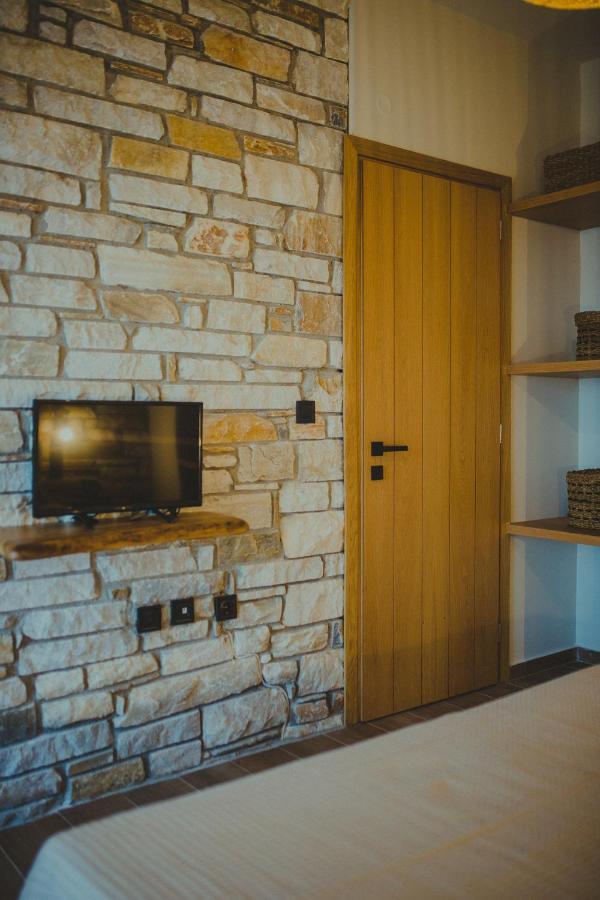 Peri Elxis Luxury Suites Mourésion Buitenkant foto