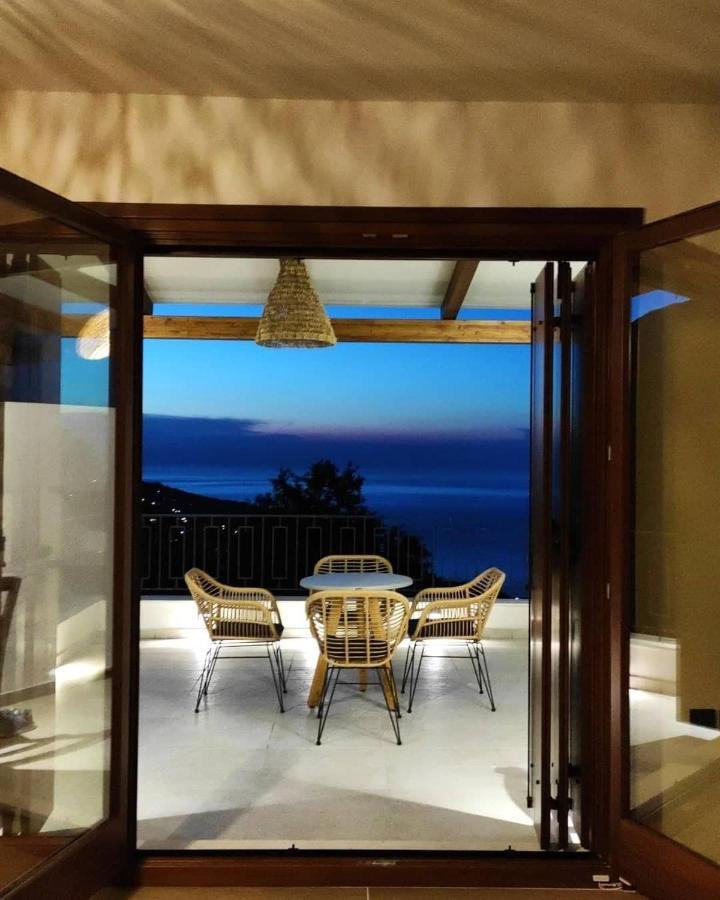 Peri Elxis Luxury Suites Mourésion Buitenkant foto